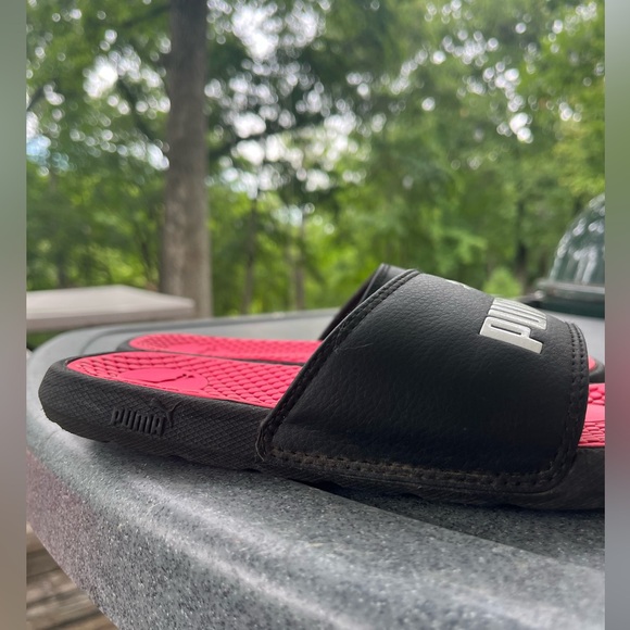 Girls Puma Slides sandals, sz 2, Perfect to slide on after summertime sports⚽️🥎 - Picture 2 of 7